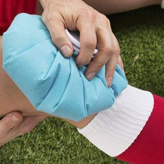 Το κρύο μπορεί να βοηθήσει στην ανακούφιση του πόνου στο γόνατο μετά από τραυματισμό